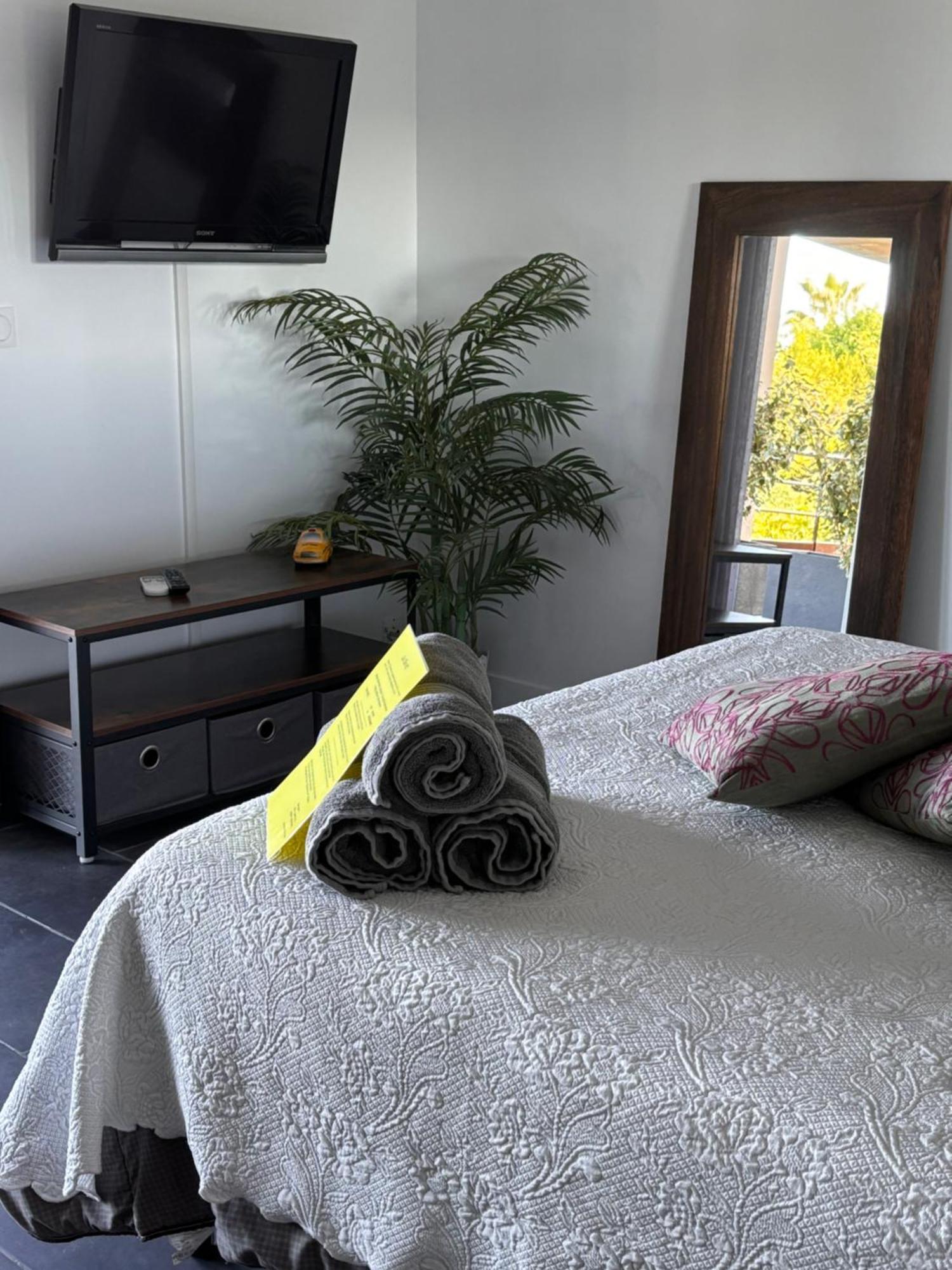Chambre D'Hotes Le Clos 67 Saint-Paul-de-Vence Exterior photo